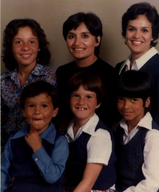 Aug 1975. Clockwise from top left: Claudia (my cousin), Mom, Angelica (my mom's sister), Sebastian (my cousin), Philippe (brother), Francis the Joker (me).
