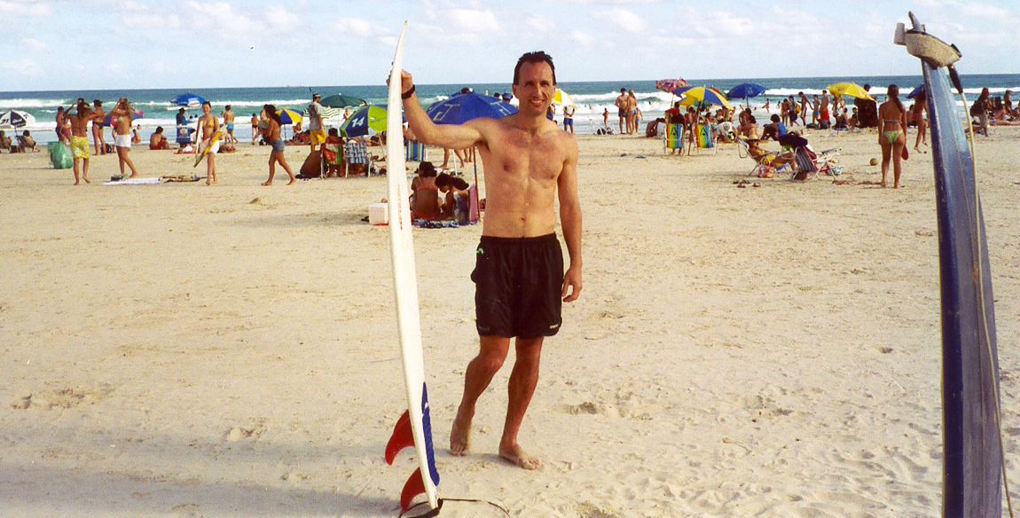 Jan 2004: Don’t think for a second that I know how to surf. I may have been born and raised in California, but I suck at surfing. I proved it in Brazil. It was the first time I tried this sport, and I was so bad! I only got on the board about three times in 30 minutes. I’ll stick to volleyball.