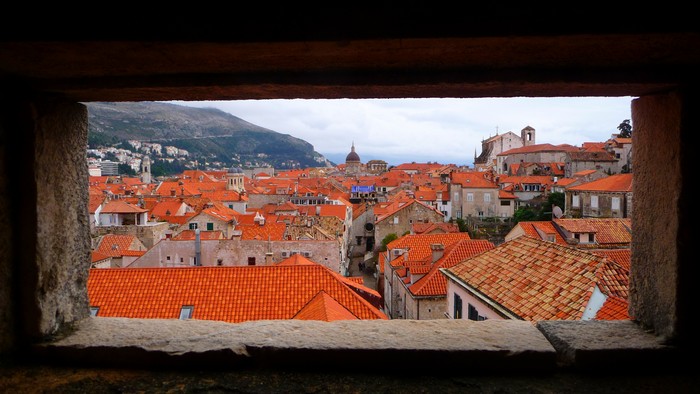 Peeking through an arrow hole in Dubrovnik