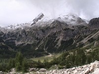 I took this picture from the train. Austria looked so perfect. Looks like a fake painting, doesn't it? 